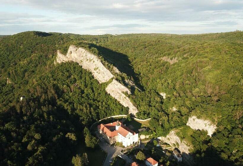 ホテル Obecná škola