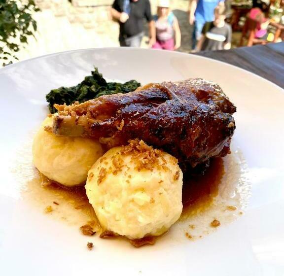 ホテル Obecná škola