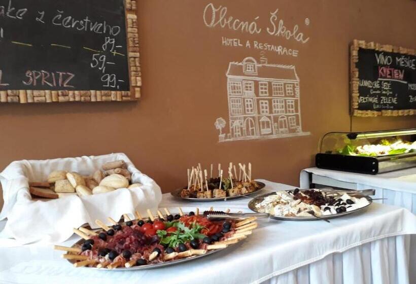 ホテル Obecná škola