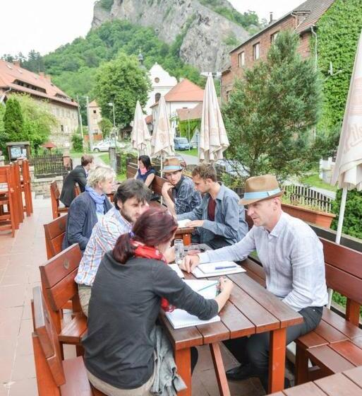 ホテル Obecná škola