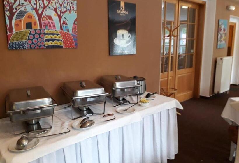 ホテル Obecná škola