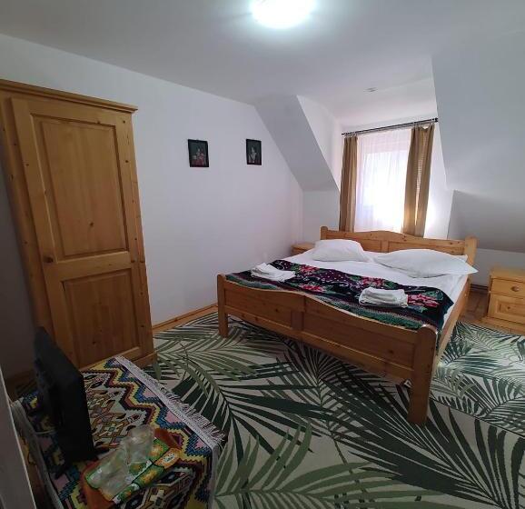 فندق Pensiunea Piatra Mandrutului