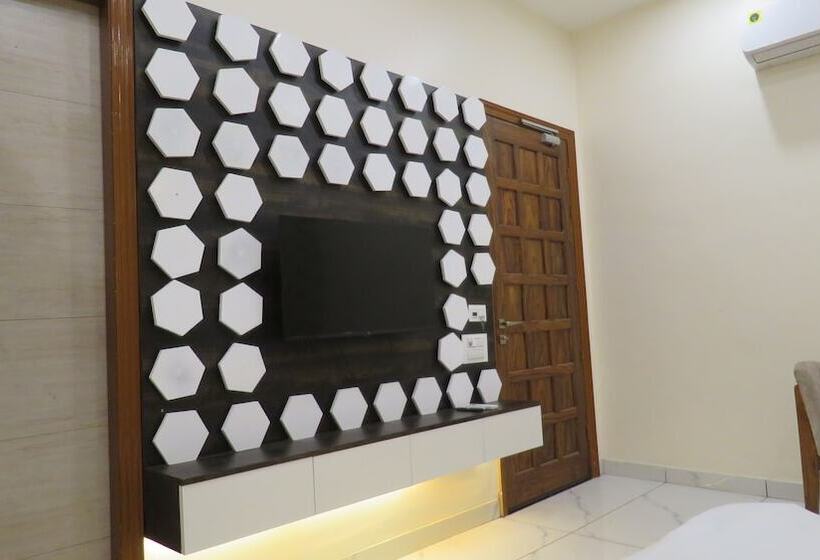 Raja Ji Hotel And Restaurant