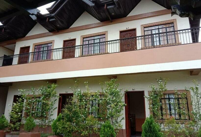 Hotel Reddoorz @ Solid Rock Guest House Baler