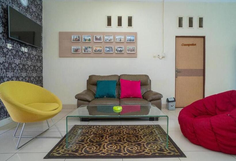 ホテル Reddoorz Syariah Near Lapangan Dwiwarna Barabai