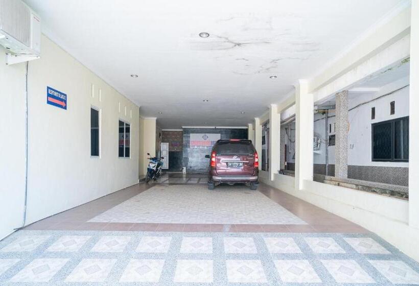 ホテル Reddoorz Syariah Near Lapangan Dwiwarna Barabai