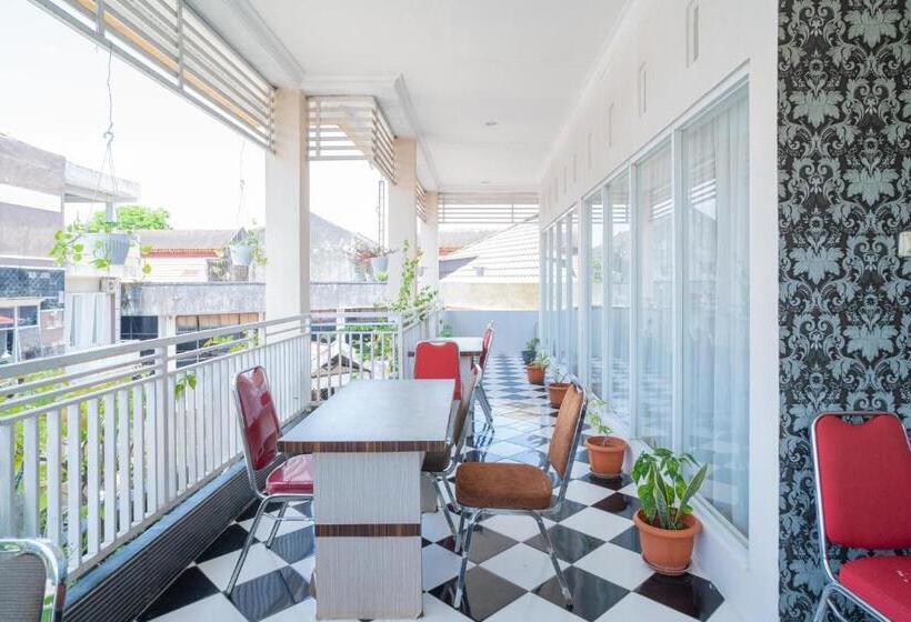 ホテル Reddoorz Syariah Near Lapangan Dwiwarna Barabai