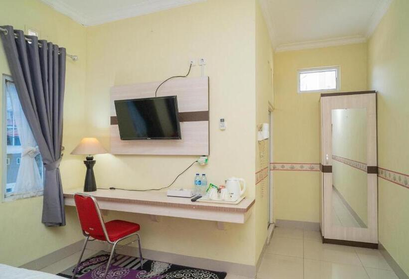 ホテル Reddoorz Syariah Near Lapangan Dwiwarna Barabai