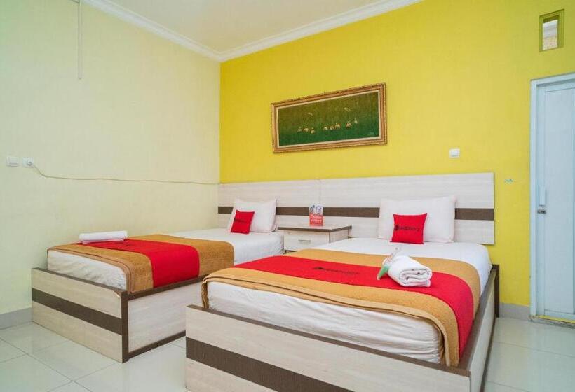 ホテル Reddoorz Syariah Near Lapangan Dwiwarna Barabai