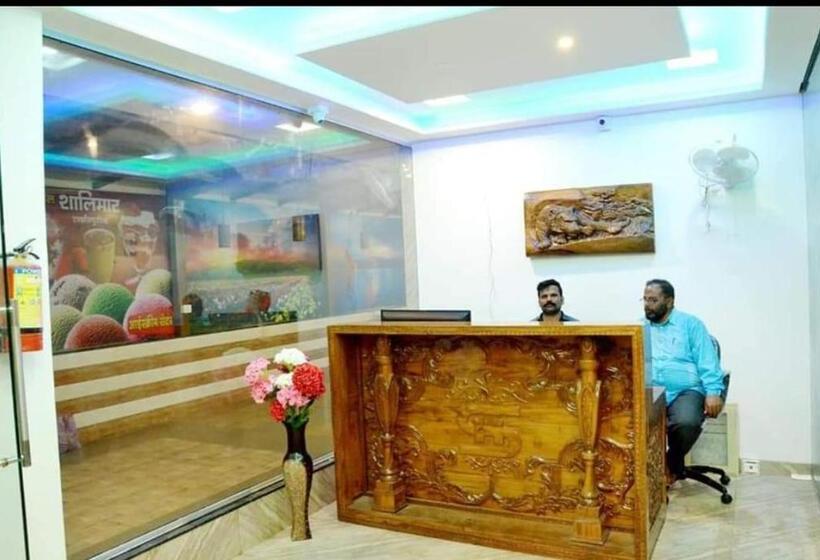 בית מלון כפרי Shalimar Executive, Uran Islampur