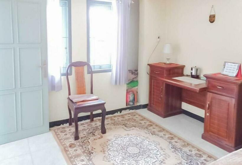 Отель Triyoga Homestay Syariah Redpartner