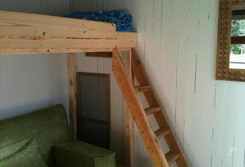 Lönneberga Vandrarhem & Hostel