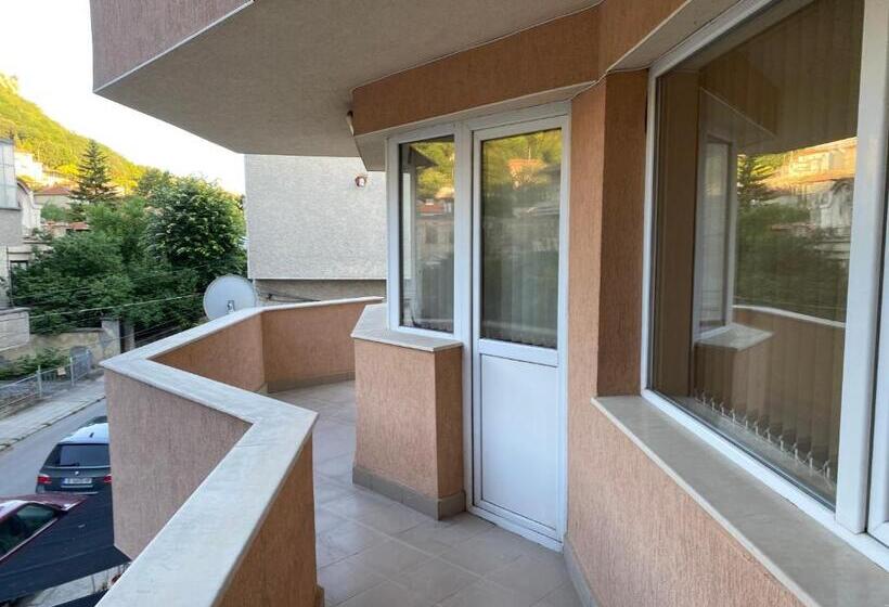 膳宿费 стаи за гости маринови