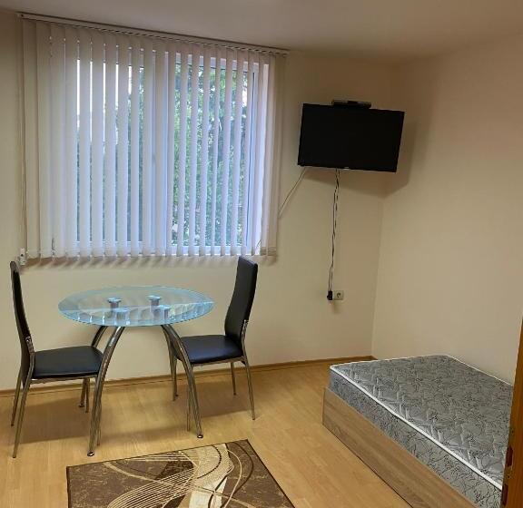 膳宿费 стаи за гости маринови