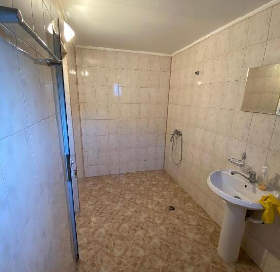 膳宿费 стаи за гости маринови