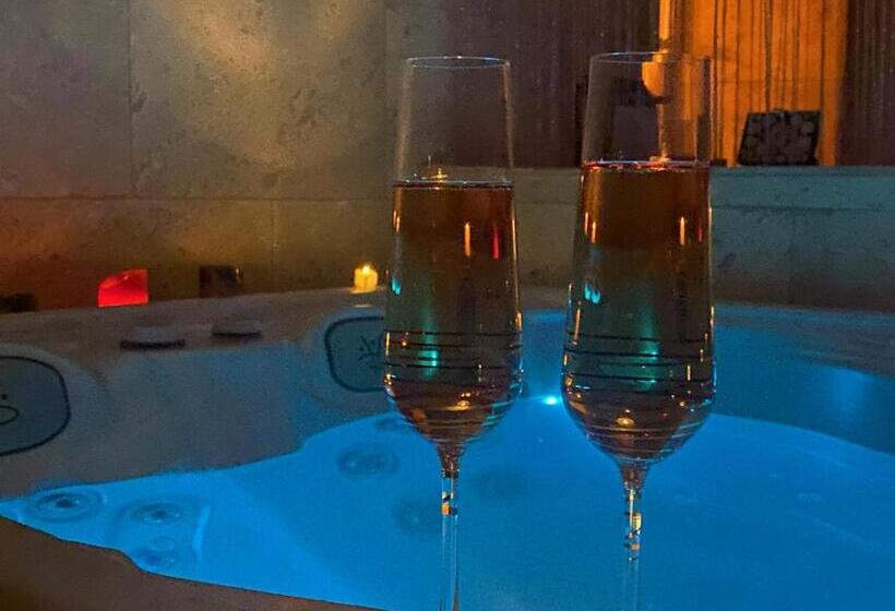 بنسيون Le Prieuré Suites Romantiques Spa Privatif, Piscine, Jardin, Massages Proche De Toulouse