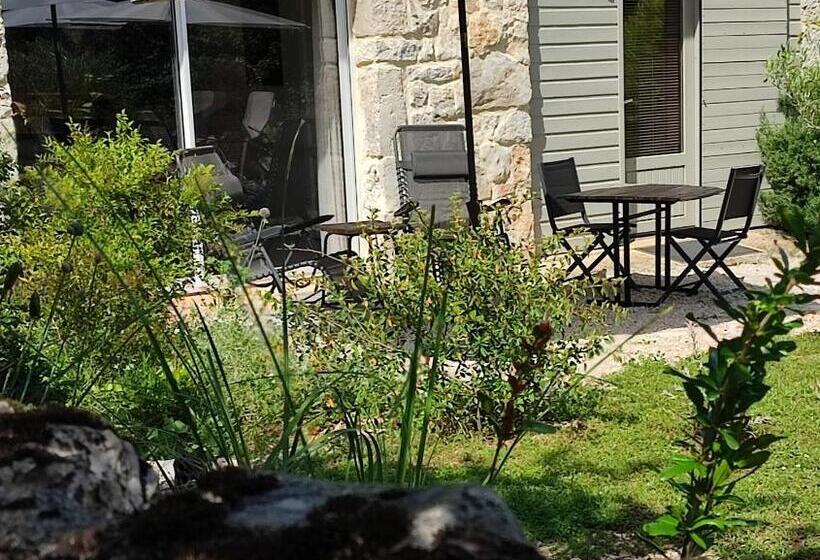 Пансион A Deux Pas De St Cirq Lapopie, La Chambre Du Cocher Des Murets De L Isa