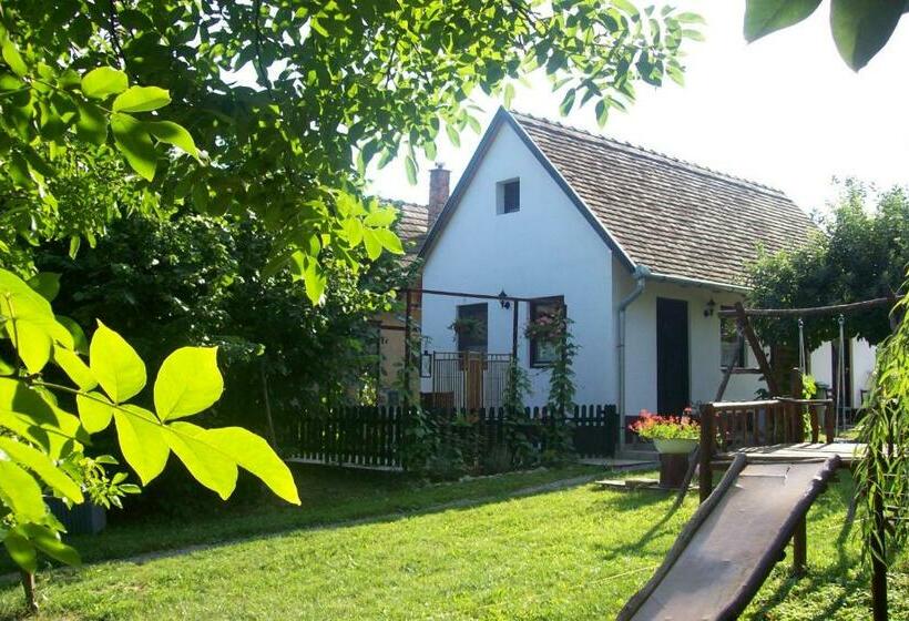 ペンション Aranyos ég