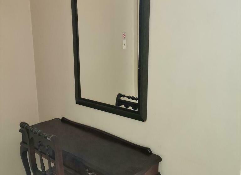 פנסיון Arkenstone Frys Guesthouse
