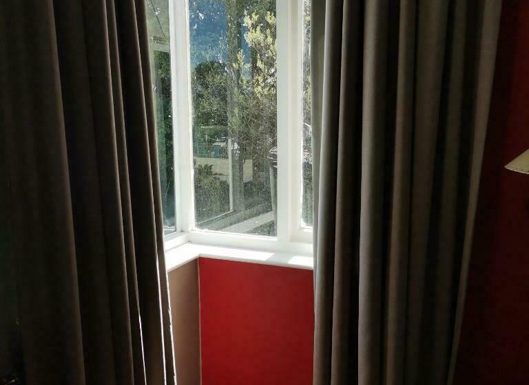 פנסיון Arkenstone Frys Guesthouse