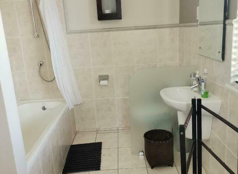 פנסיון Arkenstone Frys Guesthouse