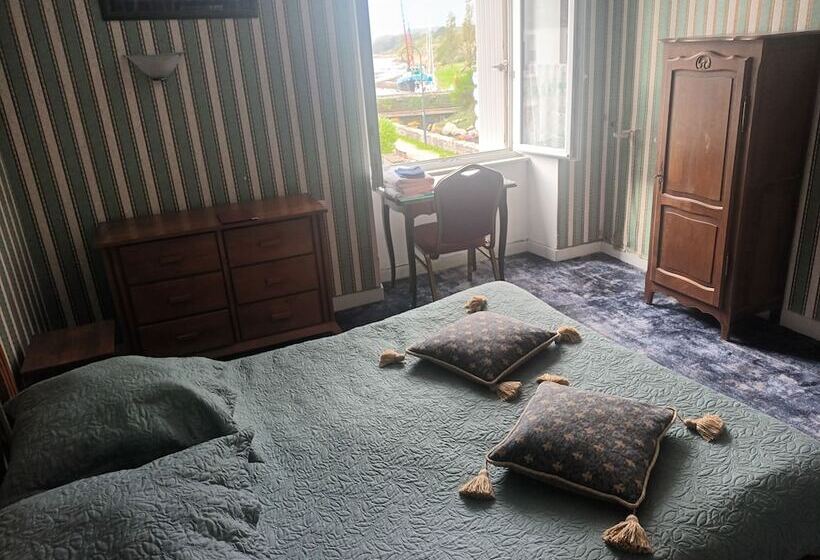 פנסיון Auberge Du Camfrout