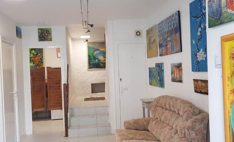 ペンション Gazelle Guest House And Art Gallery