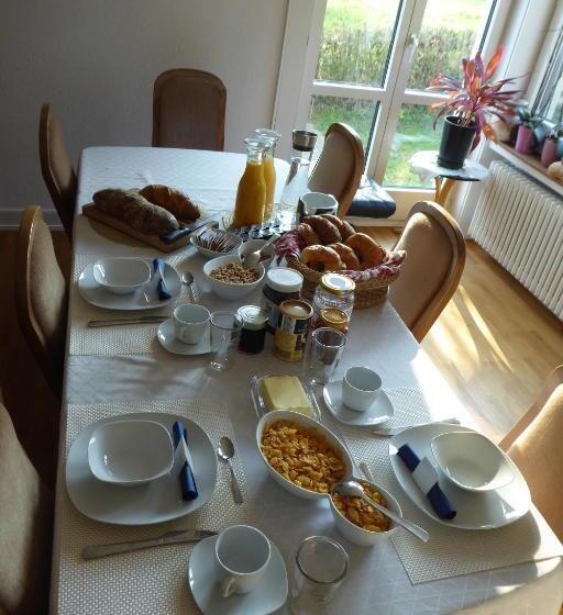 بنسيون Guntli’s Family Guesthouse