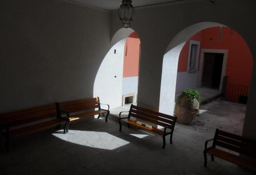 بنسيون Palazzo Gentilizio De Maffutiis