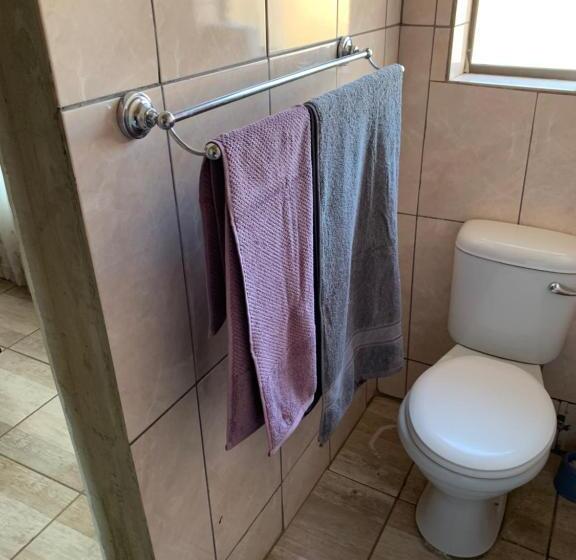 膳宿费 Sapzres At Taung