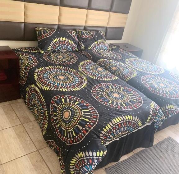 膳宿费 Sapzres At Taung