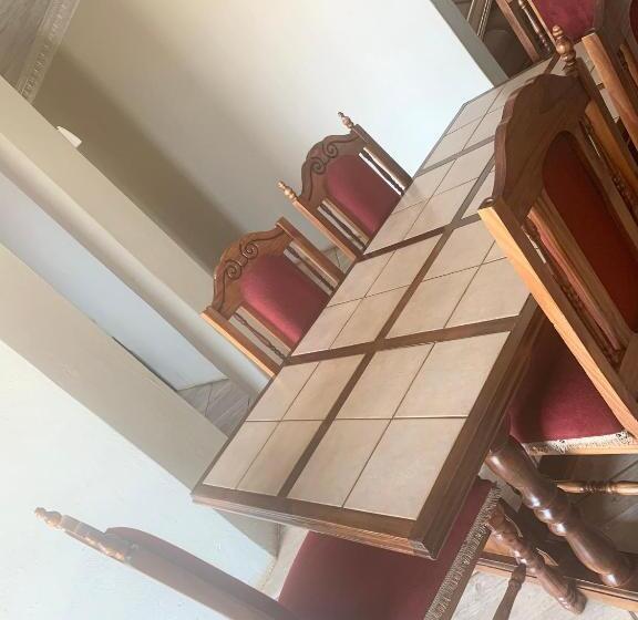 膳宿费 Sapzres At Taung