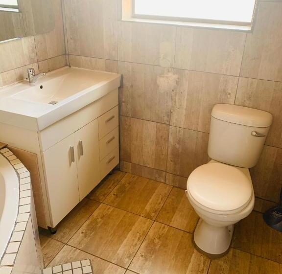 膳宿费 Sapzres At Taung