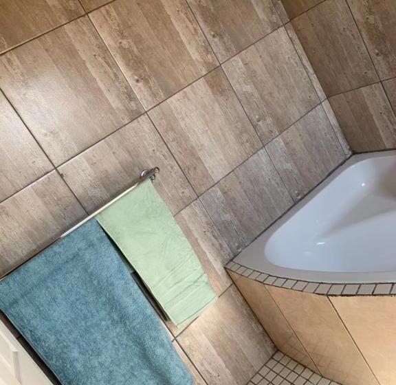 膳宿费 Sapzres At Taung