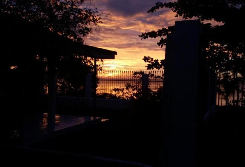 ペンション Sendowan Baru Amurang