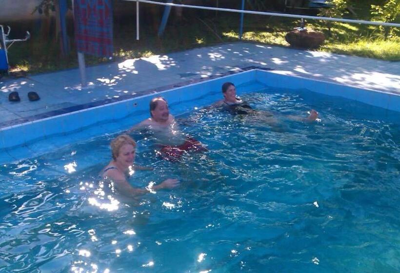 ペンション Sendowan Baru Amurang