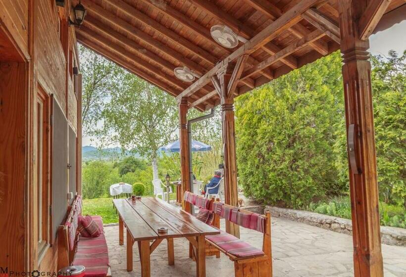 بنسيون Villa Pirenya