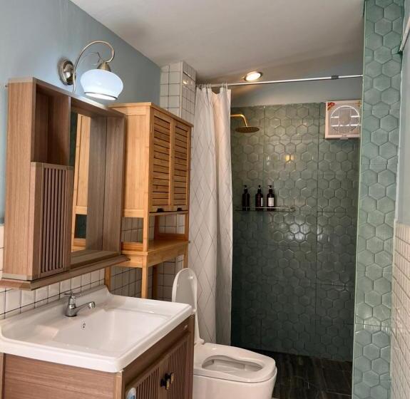 فندق صغير Eden Hotel Bangsean