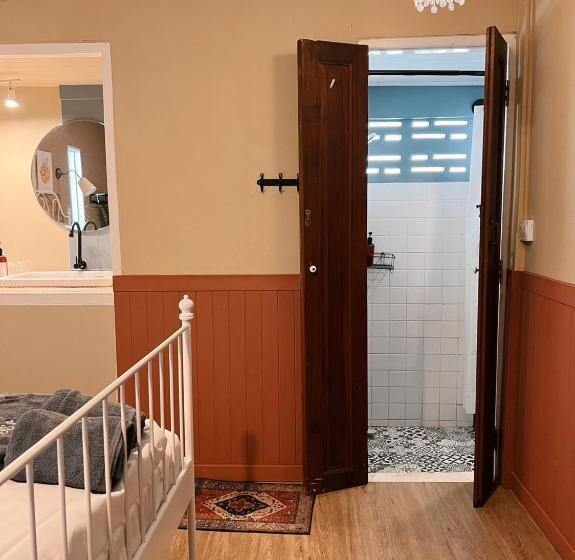 فندق صغير Eden Hotel Bangsean