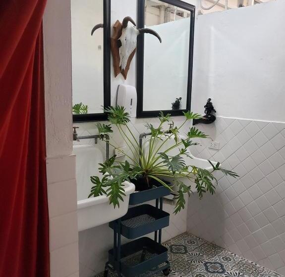 فندق صغير Eden Hotel Bangsean