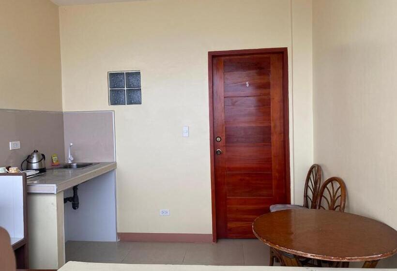 Общежитие Kellocks  Seaview Apartelle