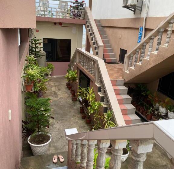 Общежитие Kellocks  Seaview Apartelle