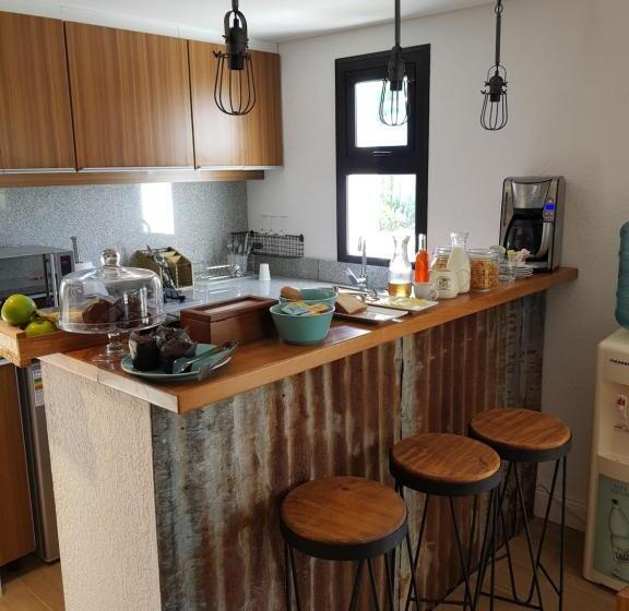 Общежитие Pizzorno Lodge & Wine