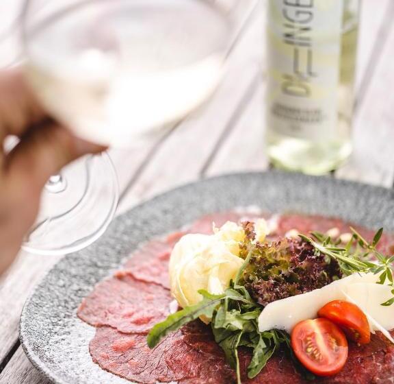 הוסטל Weingut Essgut Schlafgut Sabathihof Dillinger