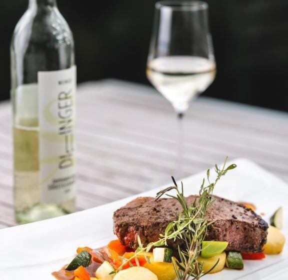 הוסטל Weingut Essgut Schlafgut Sabathihof Dillinger