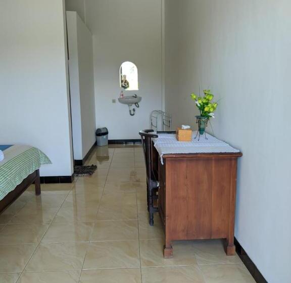 تختخواب و صبحانه Andy S Lodge Kelimutu