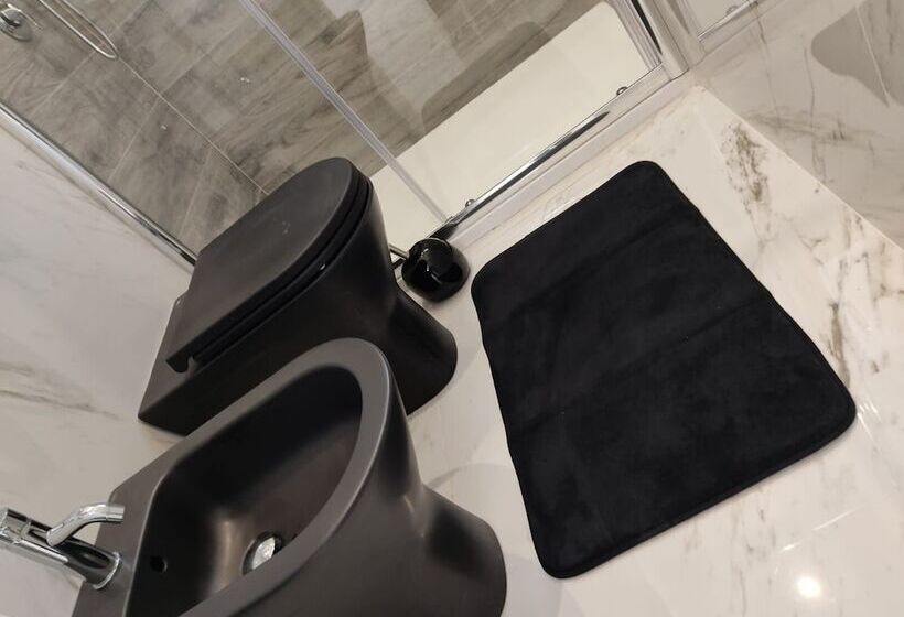 مبيت وإفطار Black & White