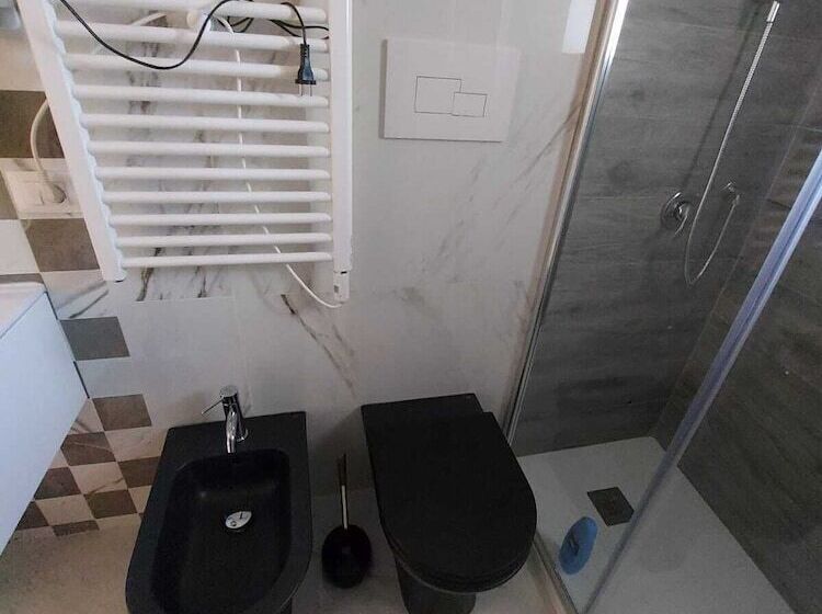 مبيت وإفطار Black & White