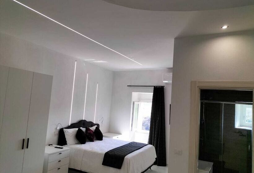 مبيت وإفطار Black & White