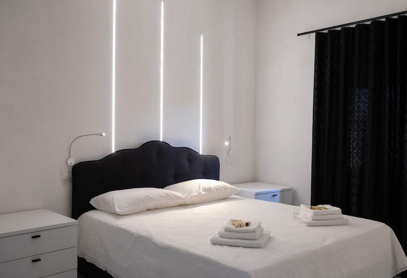 مبيت وإفطار Black & White